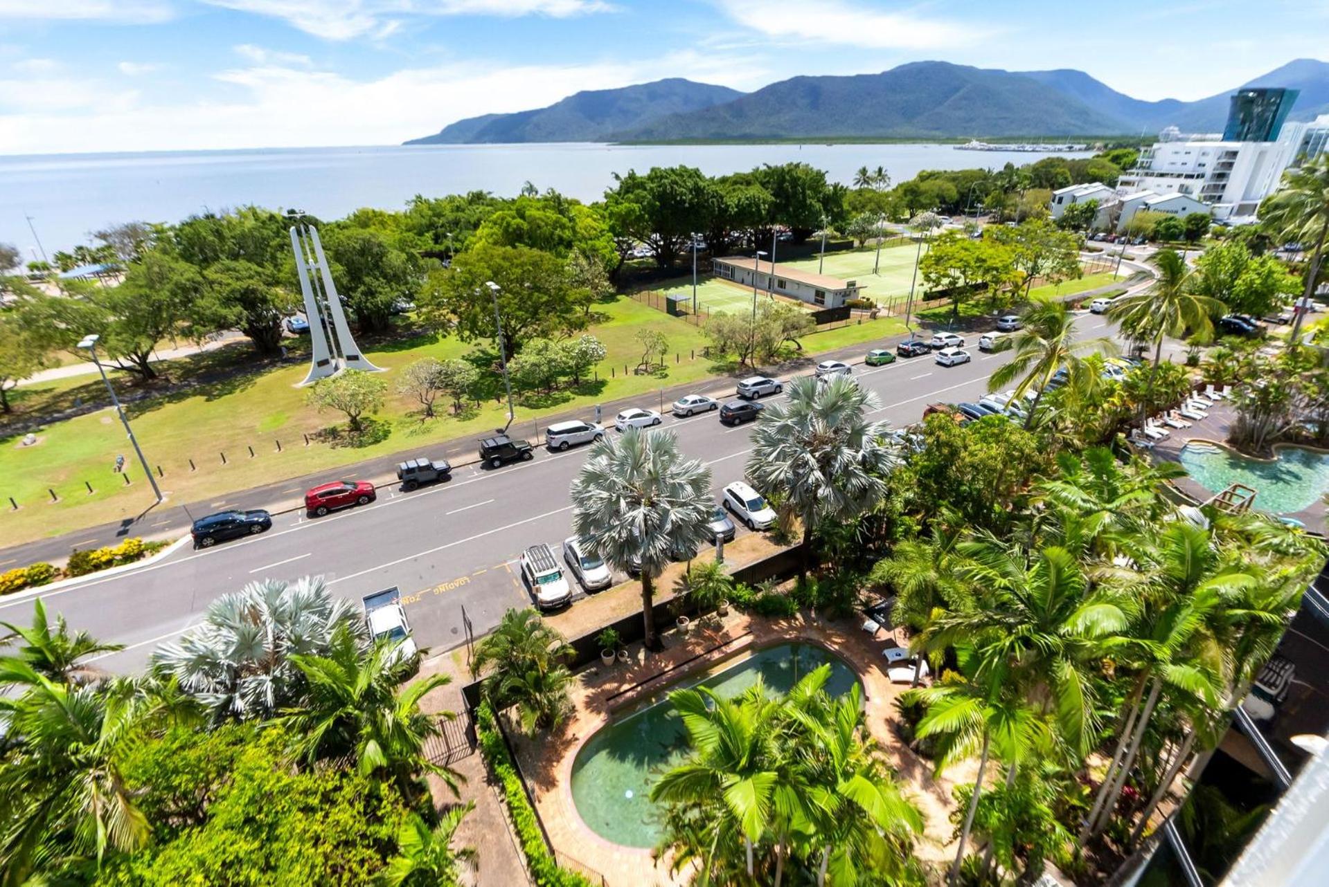 Belle Escapes Rydges Plaza Esplanade Luxury 2-Bedroom Apartment - Image 5