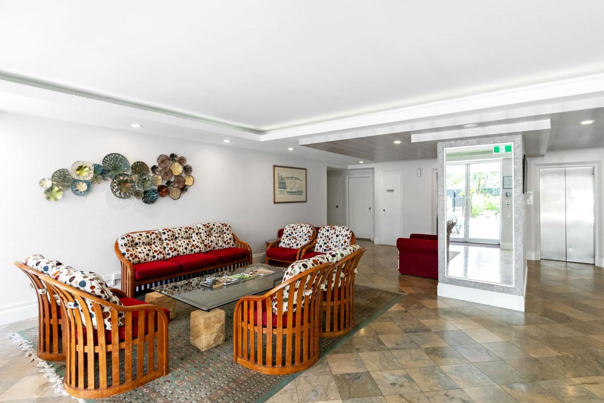 Belle Escapes Rydges Plaza Esplanade Luxury 2-Bedroom Apartment - Image 2