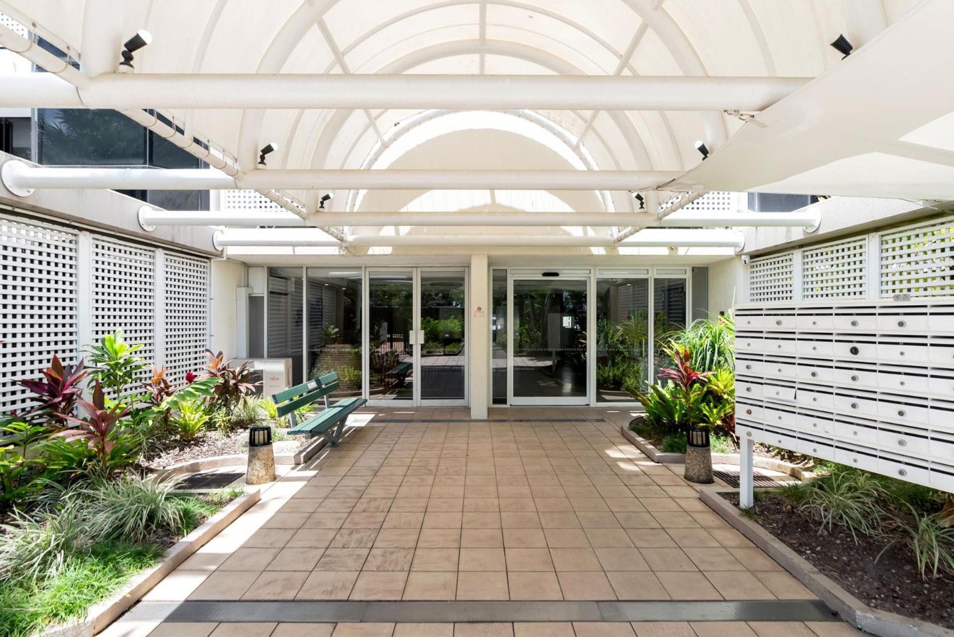 Belle Escapes Rydges Plaza Esplanade Luxury 2-Bedroom Apartment - Image 3