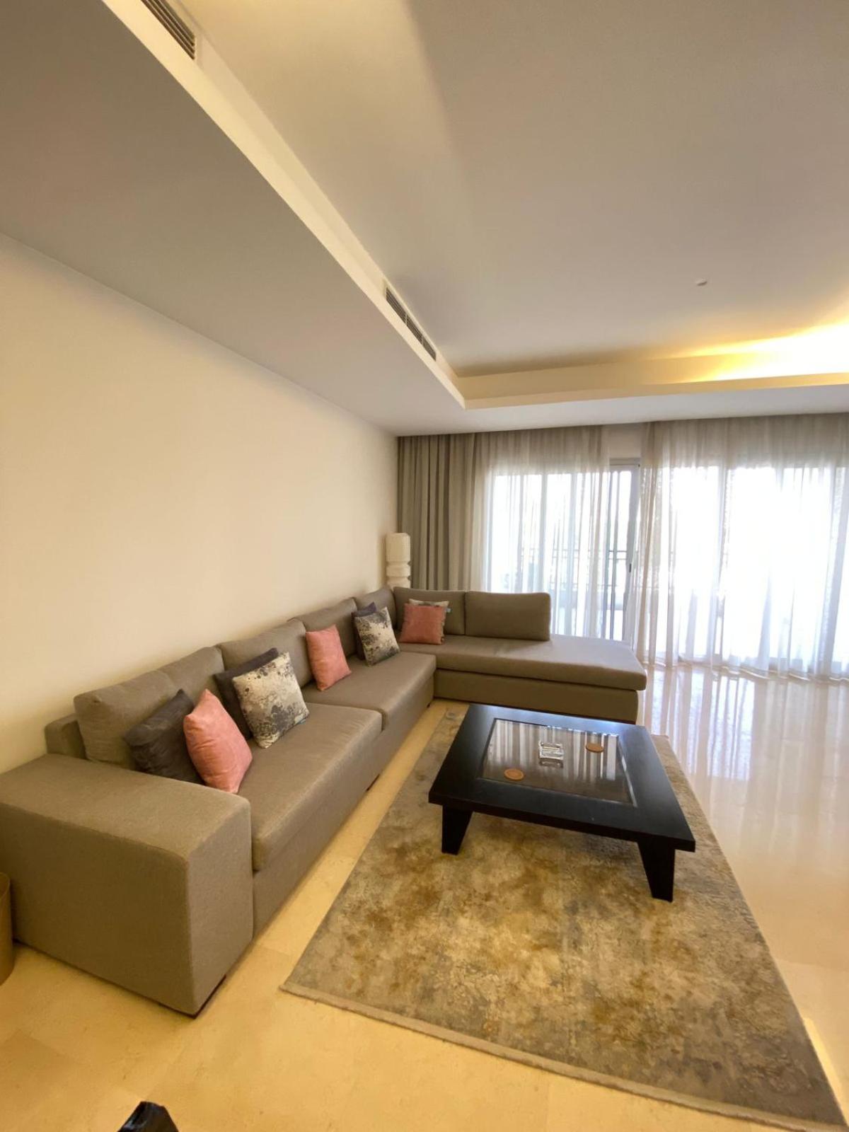 Service apartment - 2 bedroom with 3 bathrooms in CFC