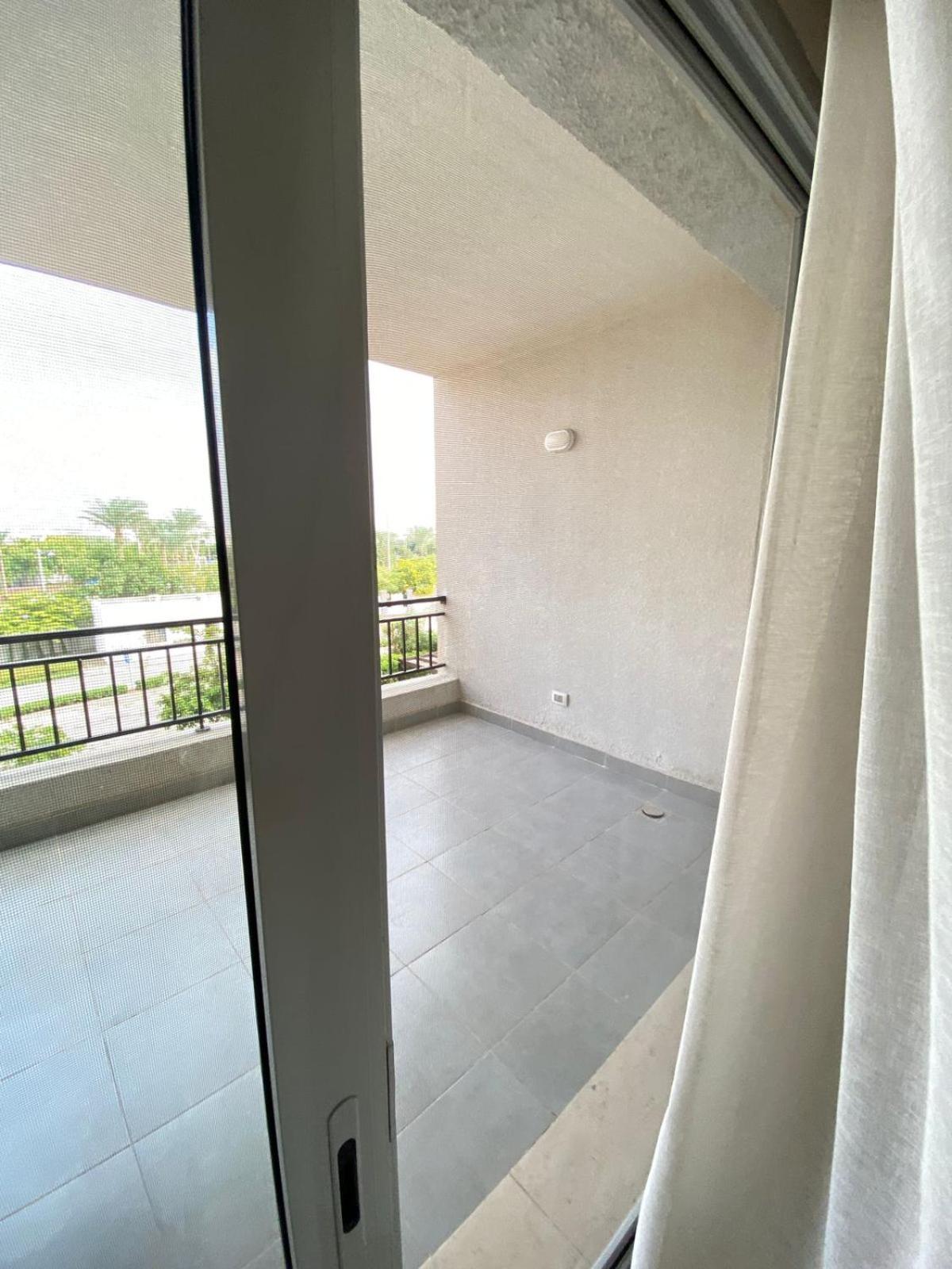 Service apartment - 2 bedroom with 3 bathrooms in CFC