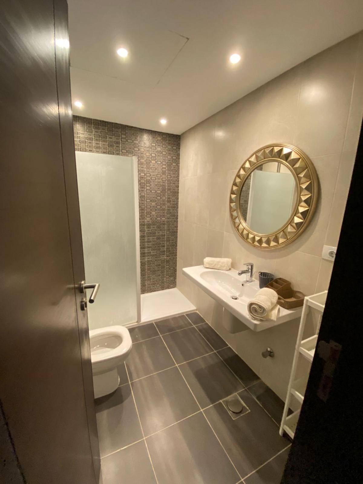 Service apartment - 2 bedroom with 3 bathrooms in CFC
