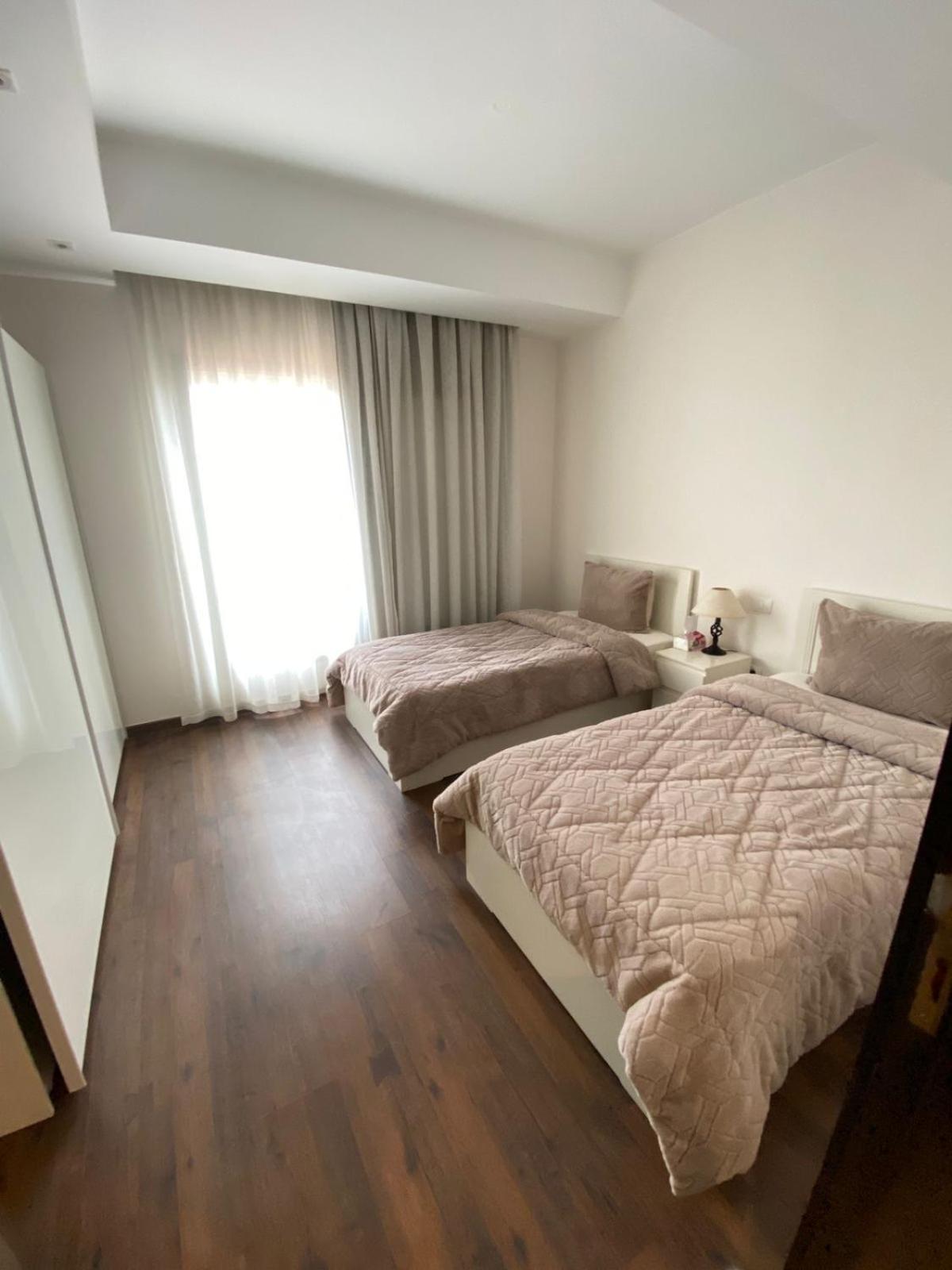 Service apartment - 2 bedroom with 3 bathrooms in CFC