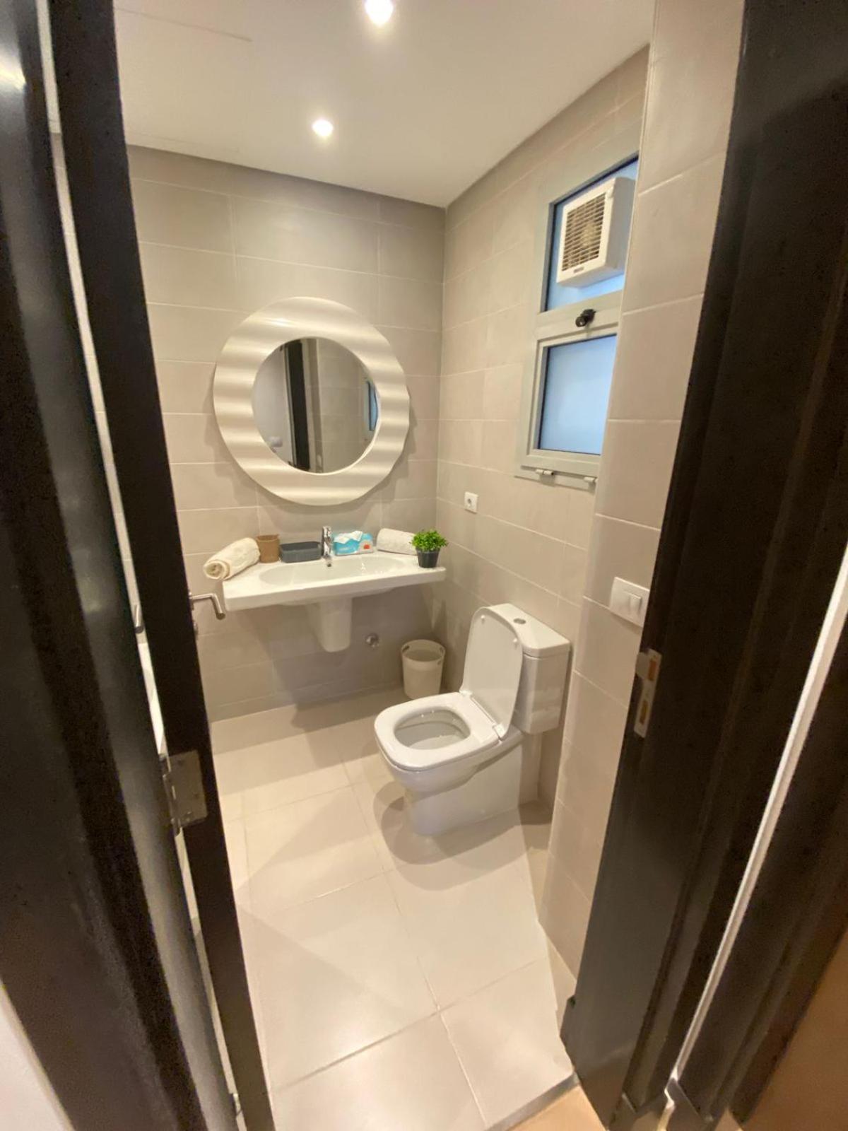Service apartment - 2 bedroom with 3 bathrooms in CFC
