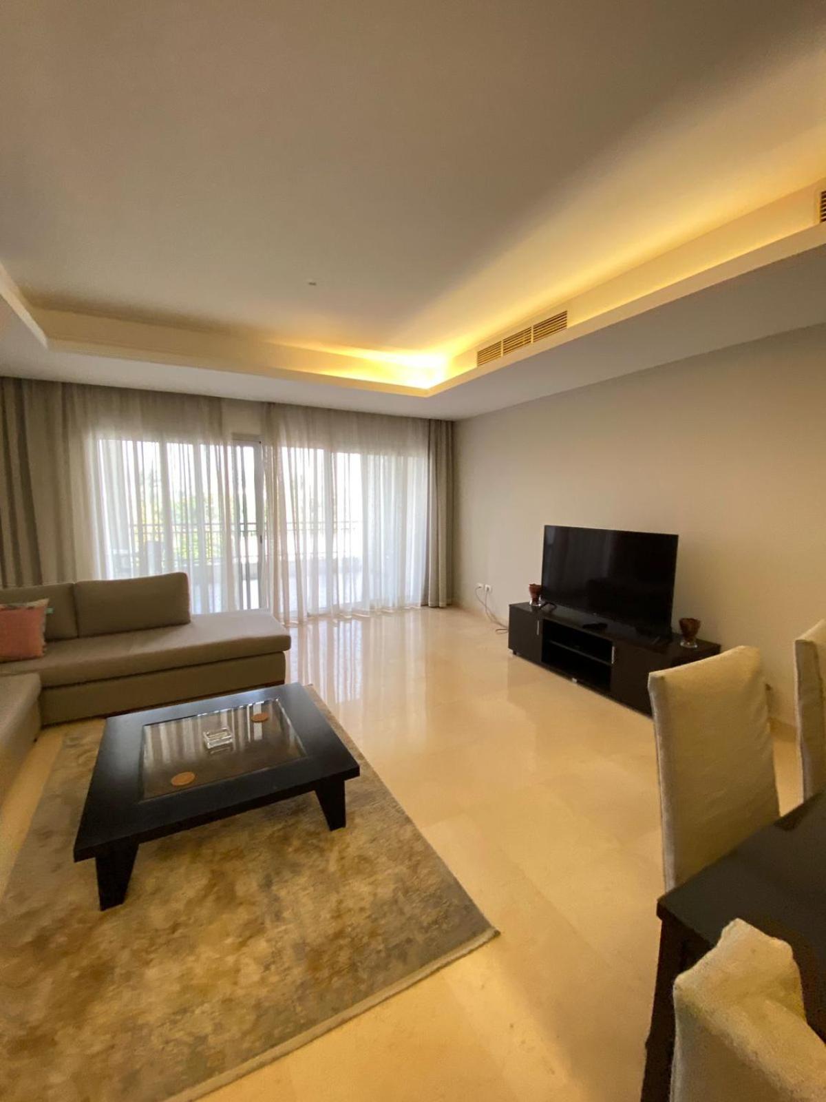 Service apartment - 2 bedroom with 3 bathrooms in CFC