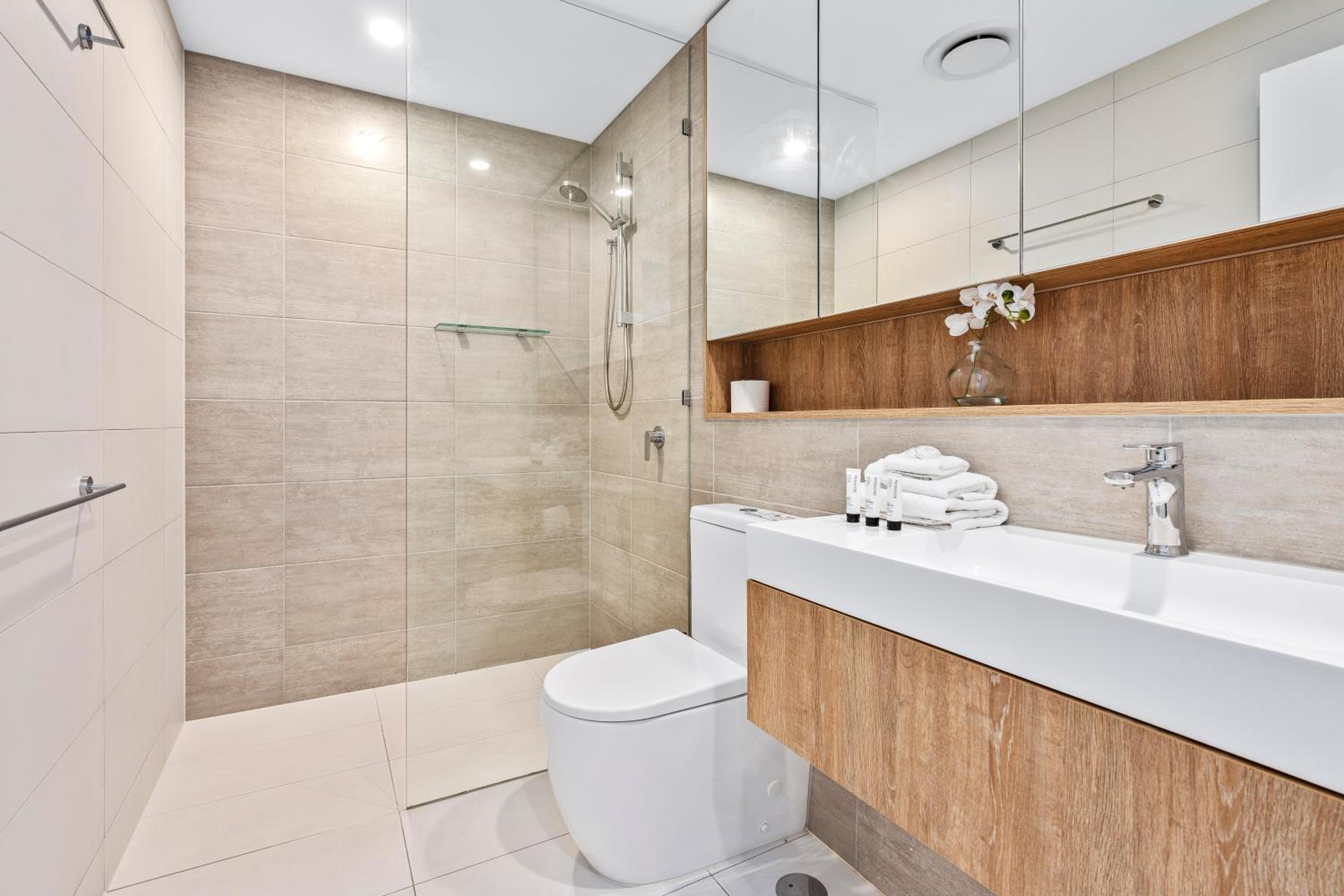 2 Bedroom 1 Bathroom Private Apartments at Casino - PAID PARKING ONLY