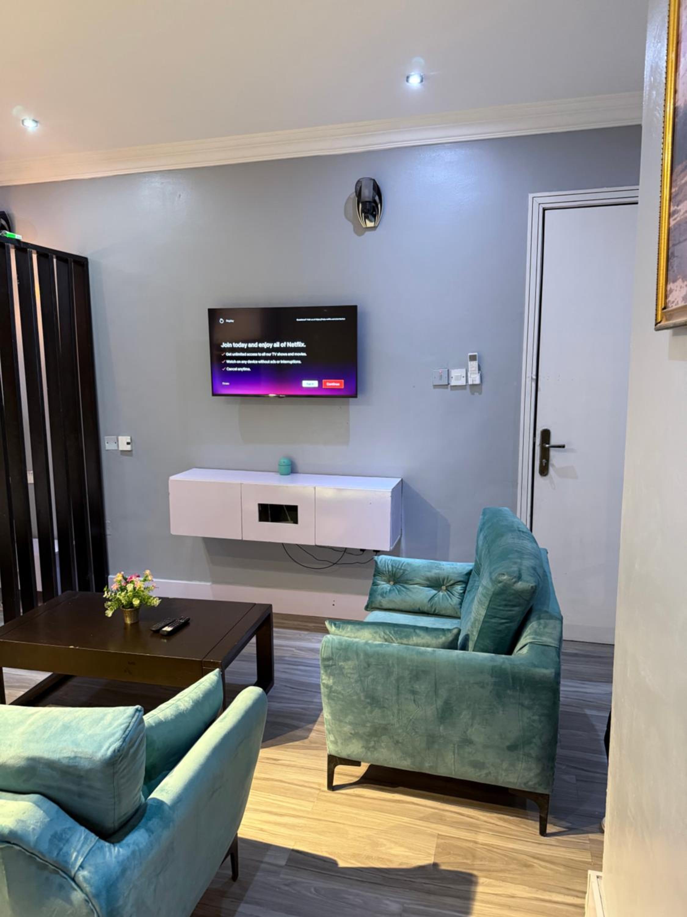 Balcony Teal Snug Open-Plan Studio Unit in Lekki Phase 1-Netflix, Wi-Fi, 24-7 Light, Washer, Kitchen view 5