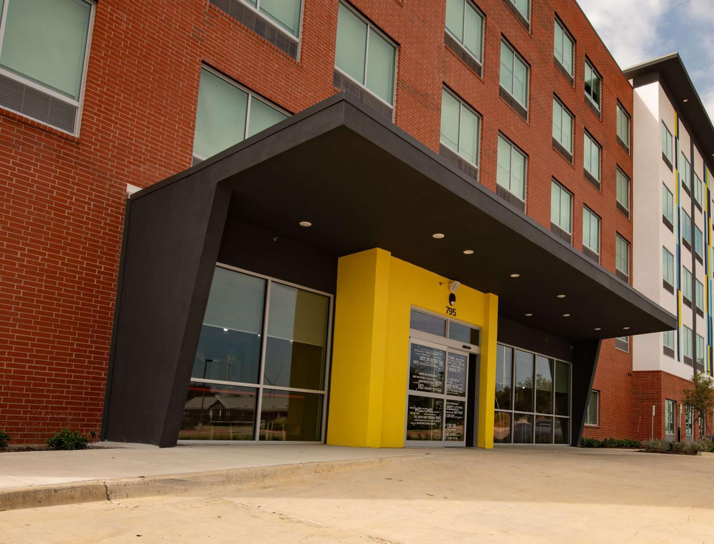 Hotel Tru By Hilton Lewisville Vista Ridge Mall - Image 1