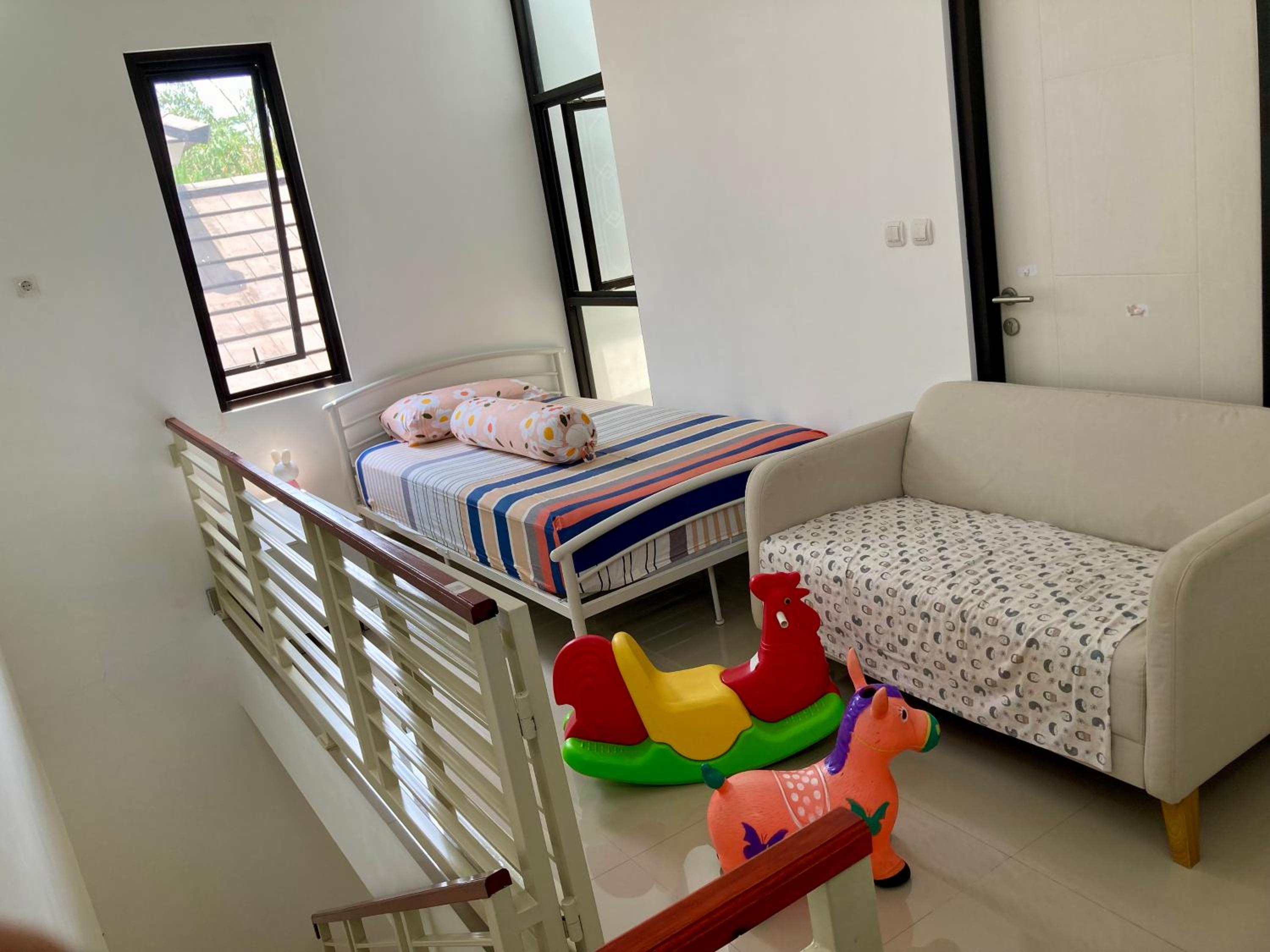 RAM Homestay Sharia, 5 Adults 1 Child, Ideal Stay Between Bromo & South Malang Beaches