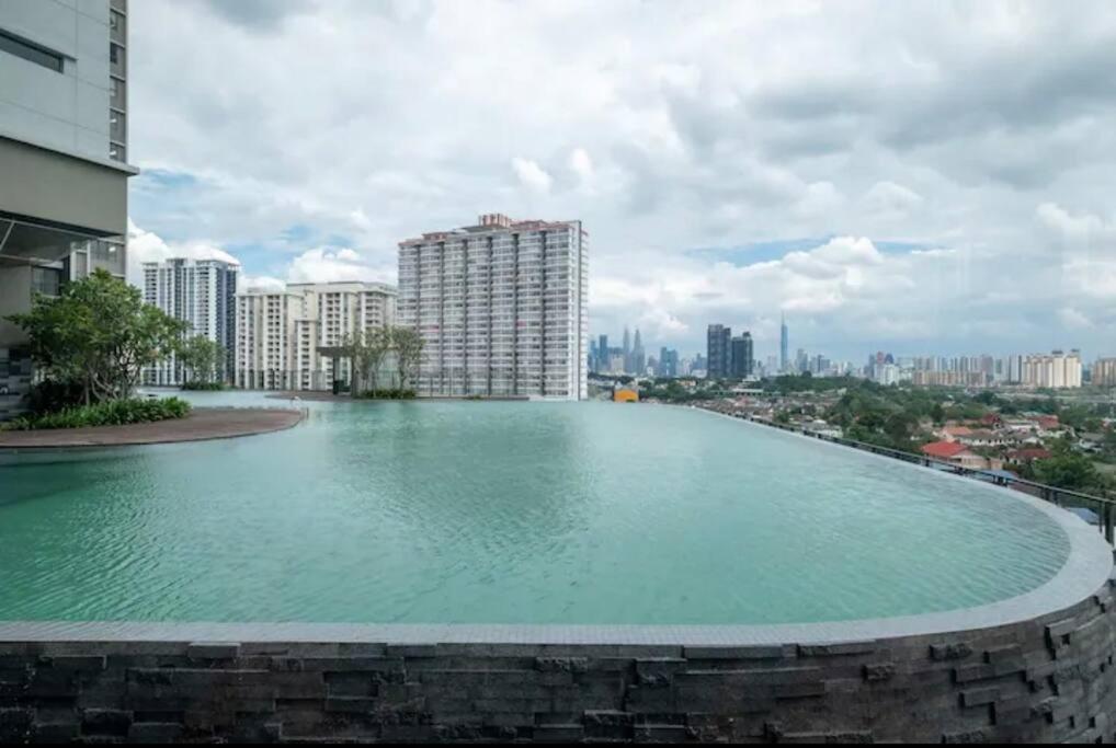 Cozy kenwingston platz kl 2-5pax 2BR&2BR Klcc view pakin netflx 3705A