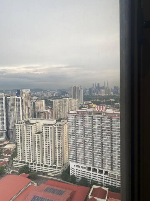 Cozy kenwingston platz kl 2-5pax 2BR&2BR Klcc view pakin netflx 3705A