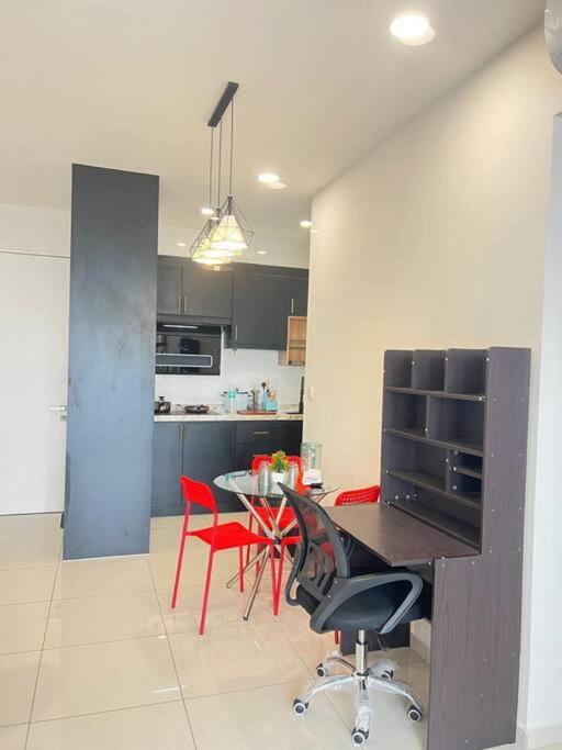 Cozy kenwingston platz kl 2-5pax 2BR&2BR Klcc view pakin netflx 3705A