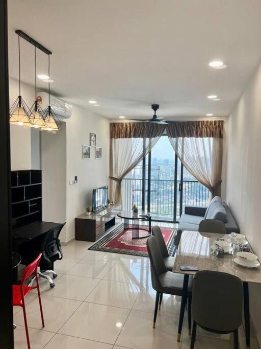 Cozy kenwingston platz kl 2-5pax 2BR&2BR Klcc view pakin netflx 3705A