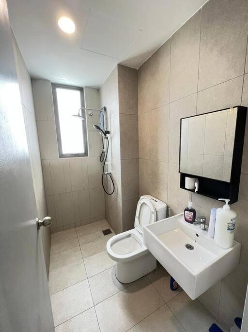 Cozy kenwingston platz kl 2-5pax 2BR&2BR Klcc view pakin netflx 3705A