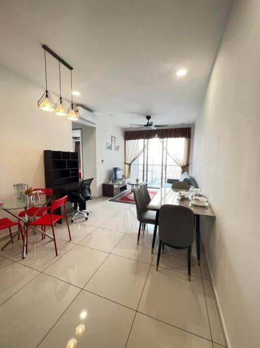 Cozy kenwingston platz kl 2-5pax 2BR&2BR Klcc view pakin netflx 3705A