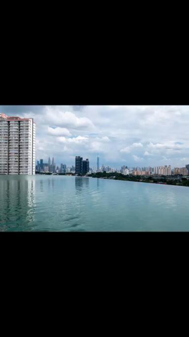 Cozy kenwingston platz kl 2-5pax 2BR&2BR Klcc view pakin netflx 3705A