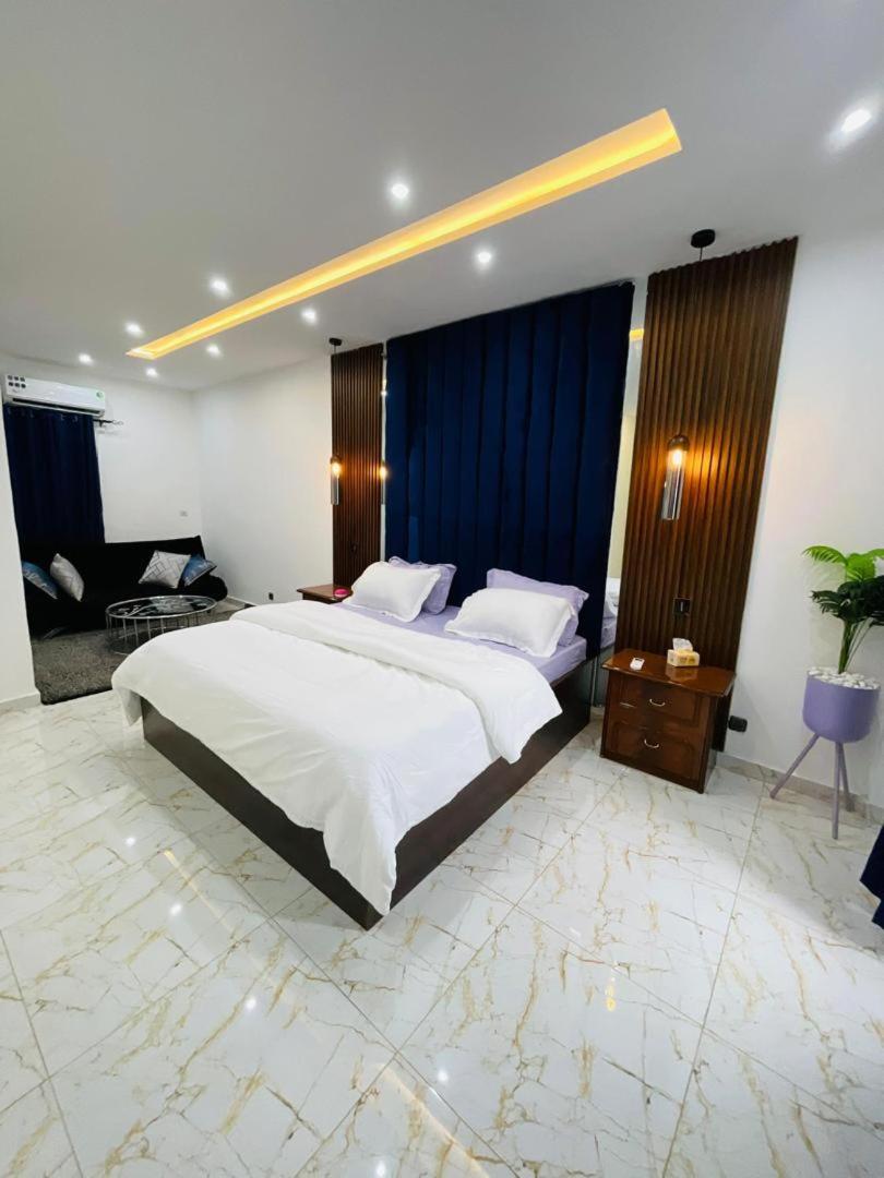 THE DUPLeX