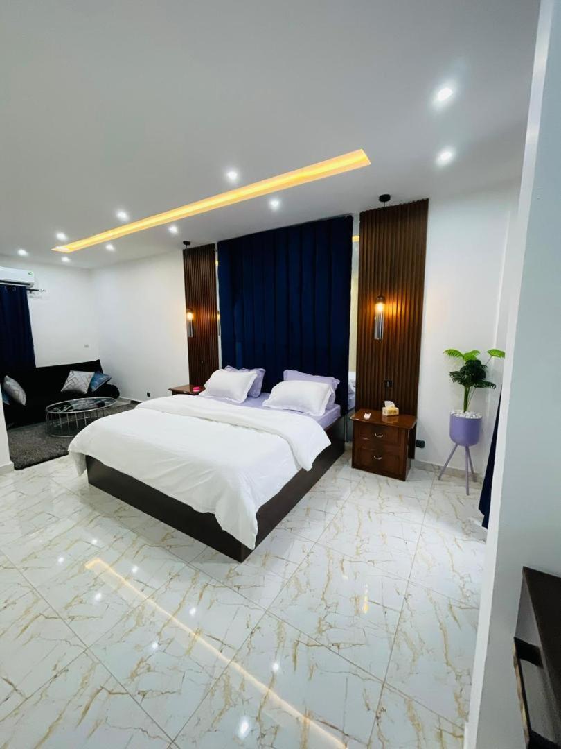 THE DUPLeX