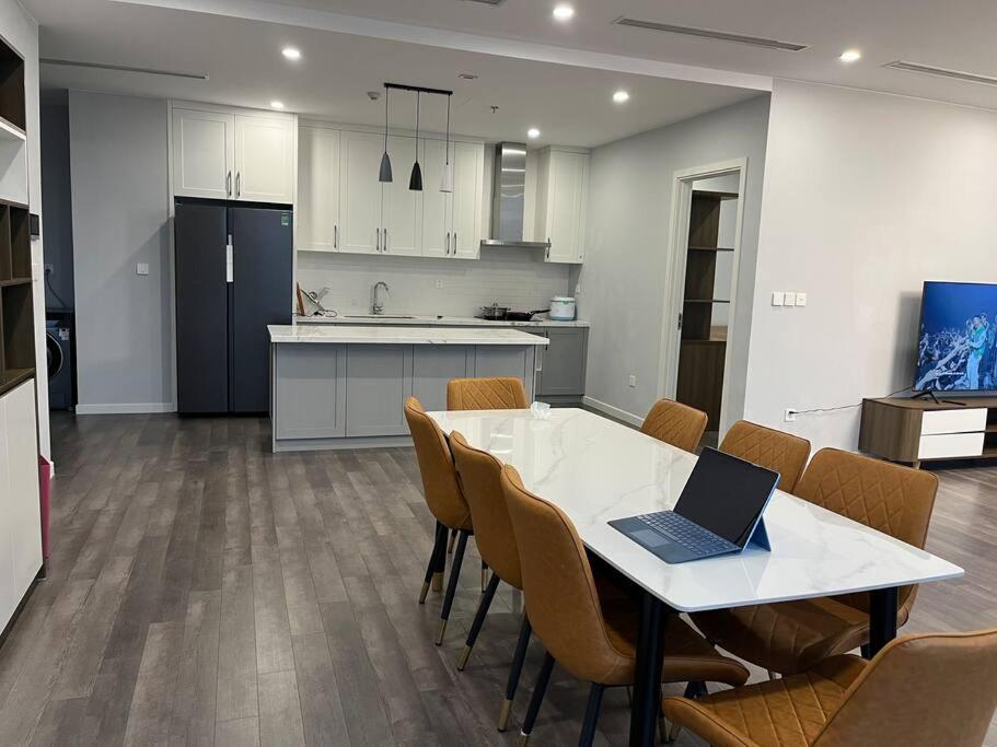 Big Big 3 bedroom in Cau Giay with spectular view