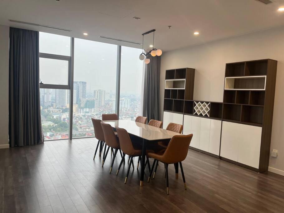 Big Big 3 bedroom in Cau Giay with spectular view