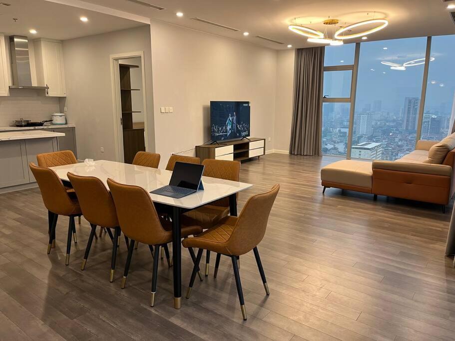 Big Big 3 bedroom in Cau Giay with spectular view