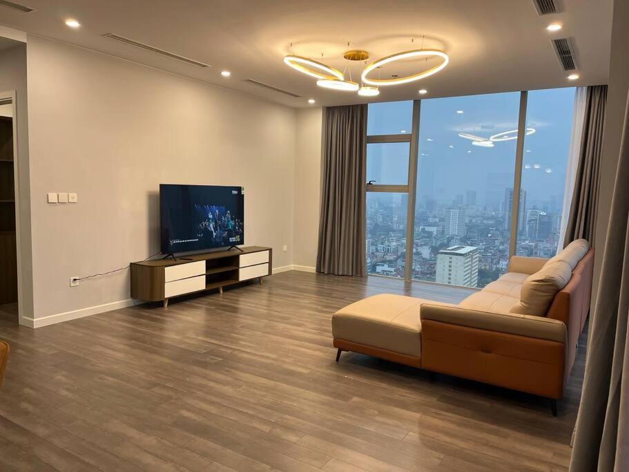 Big Big 3 bedroom in Cau Giay with spectular view