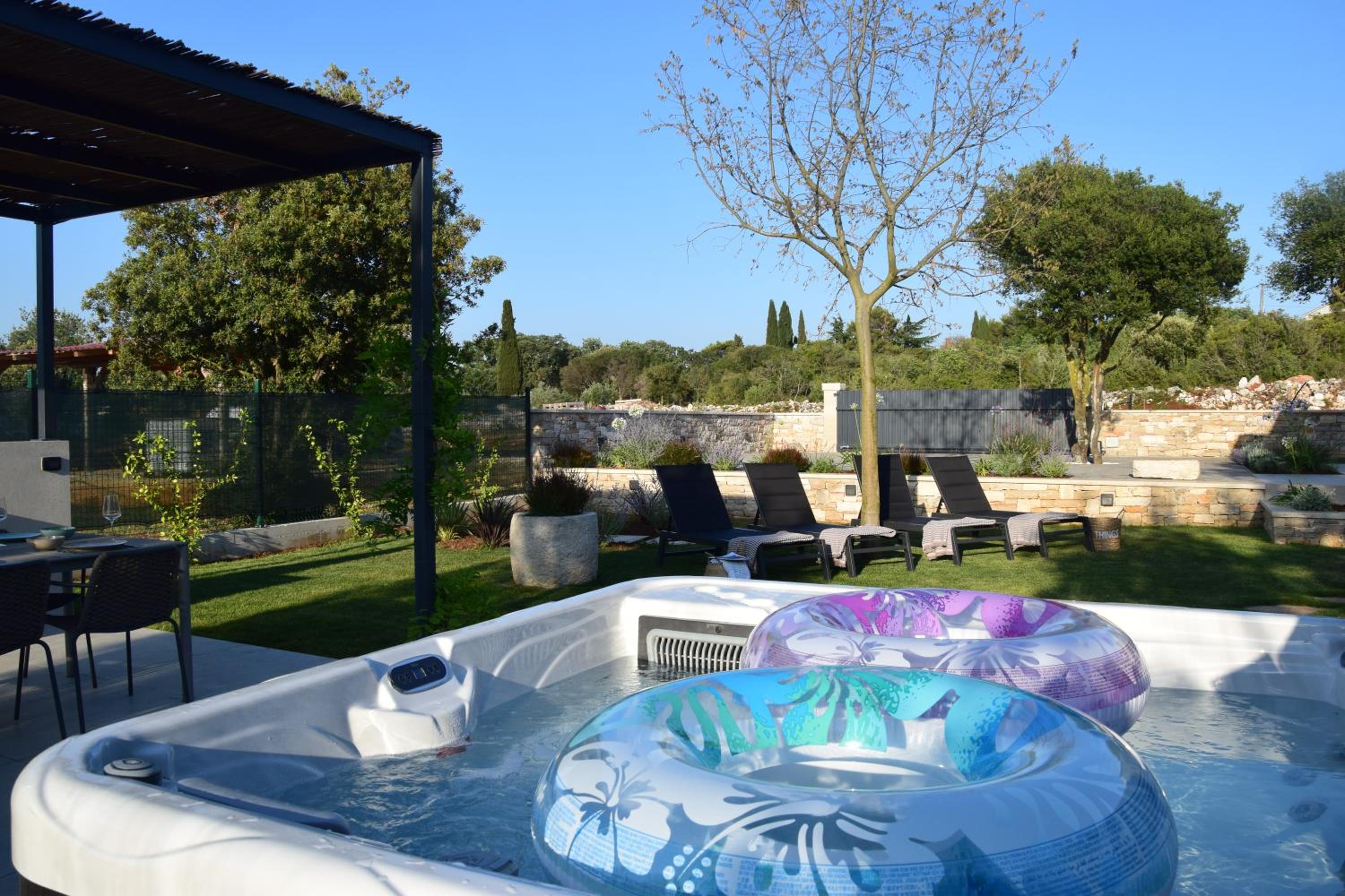 4R house with jacuzzi Rovinj view 3