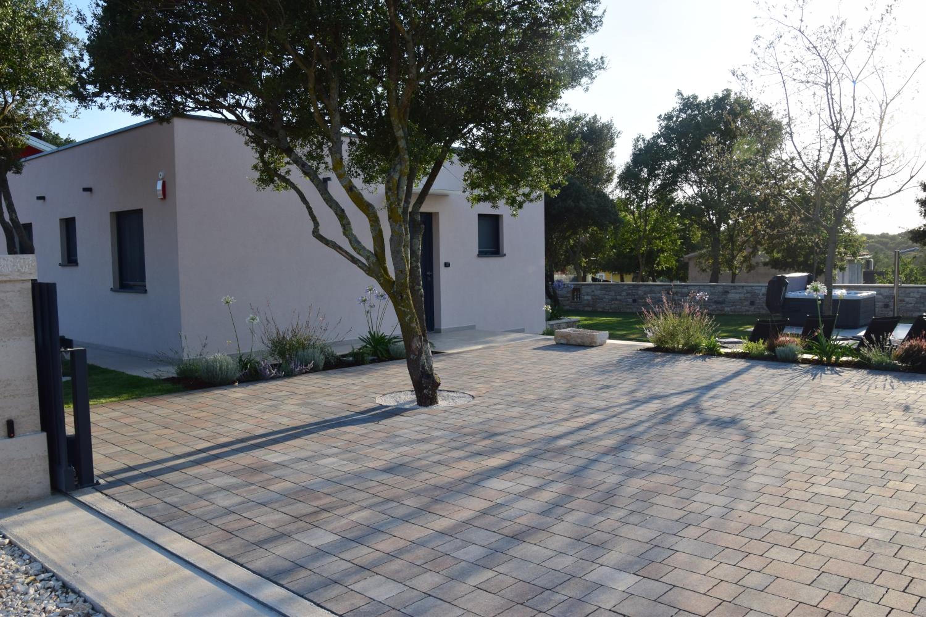 4R house with jacuzzi Rovinj view 4