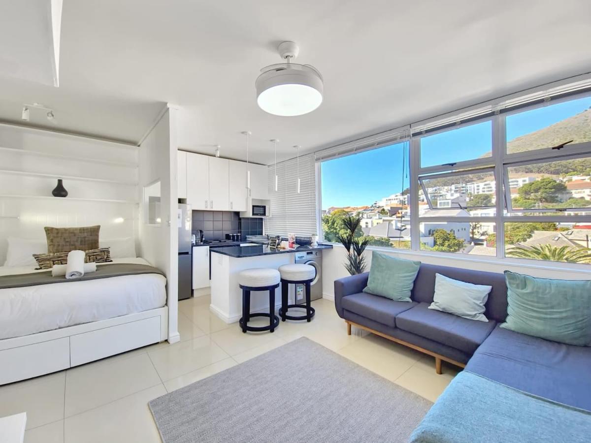 Secure Sea Point Stay with Mountain Views view 3