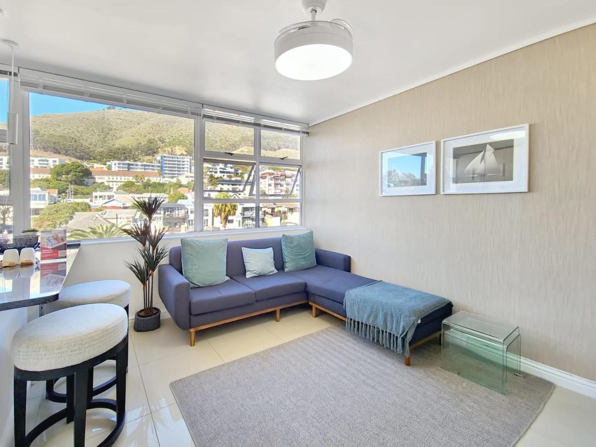 Secure Sea Point Stay with Mountain Views view 5