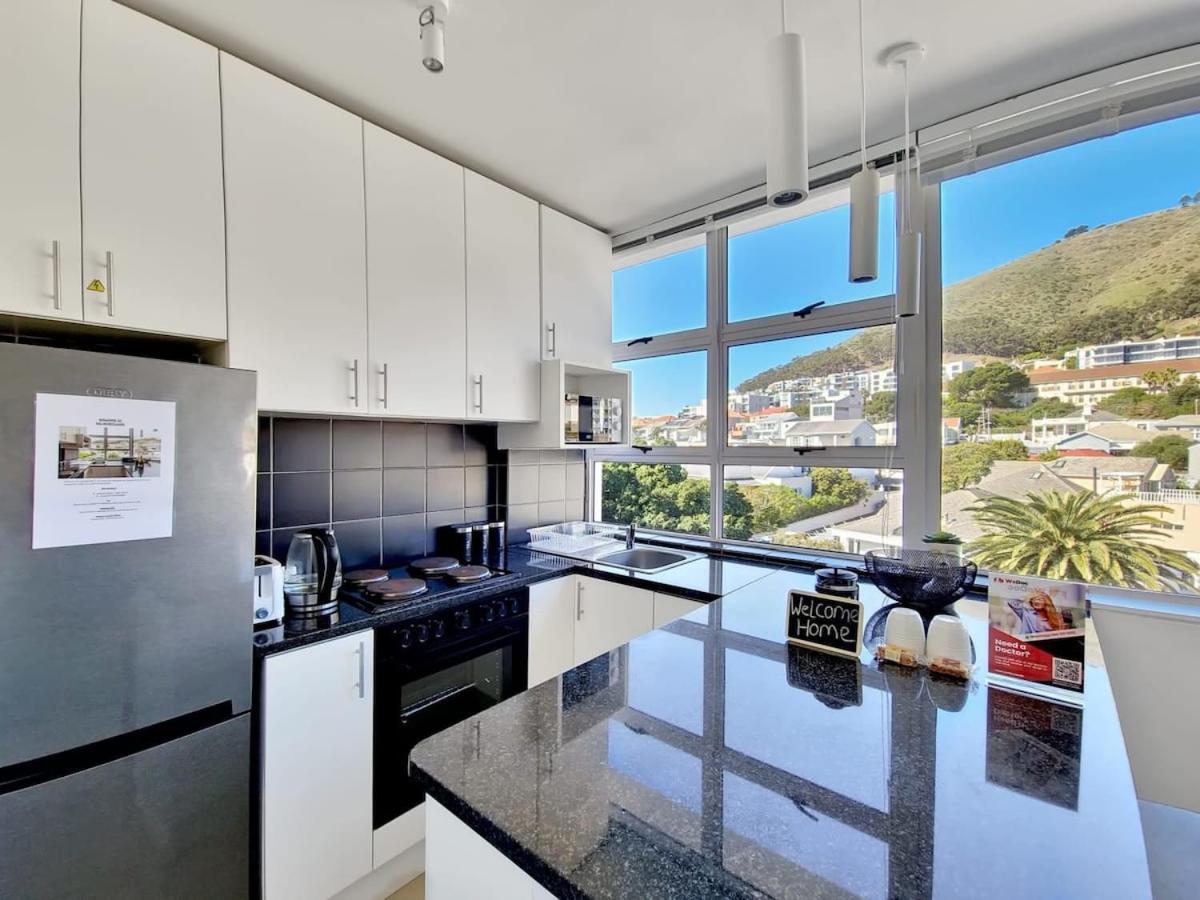 Secure Sea Point Stay with Mountain Views view 2