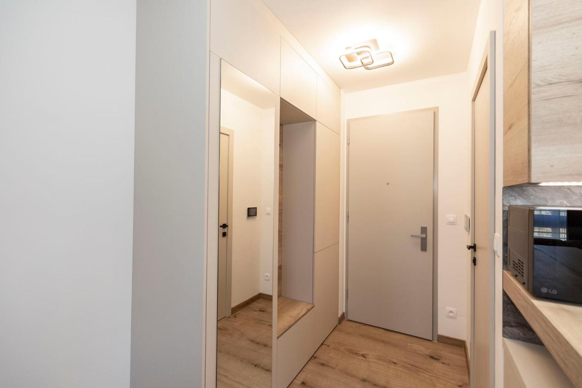 ALURE RESIDENCES 9 & 24h self check-in, private parking in front of the apartment building included, new building, terrace, the apartment building has its  view 3
