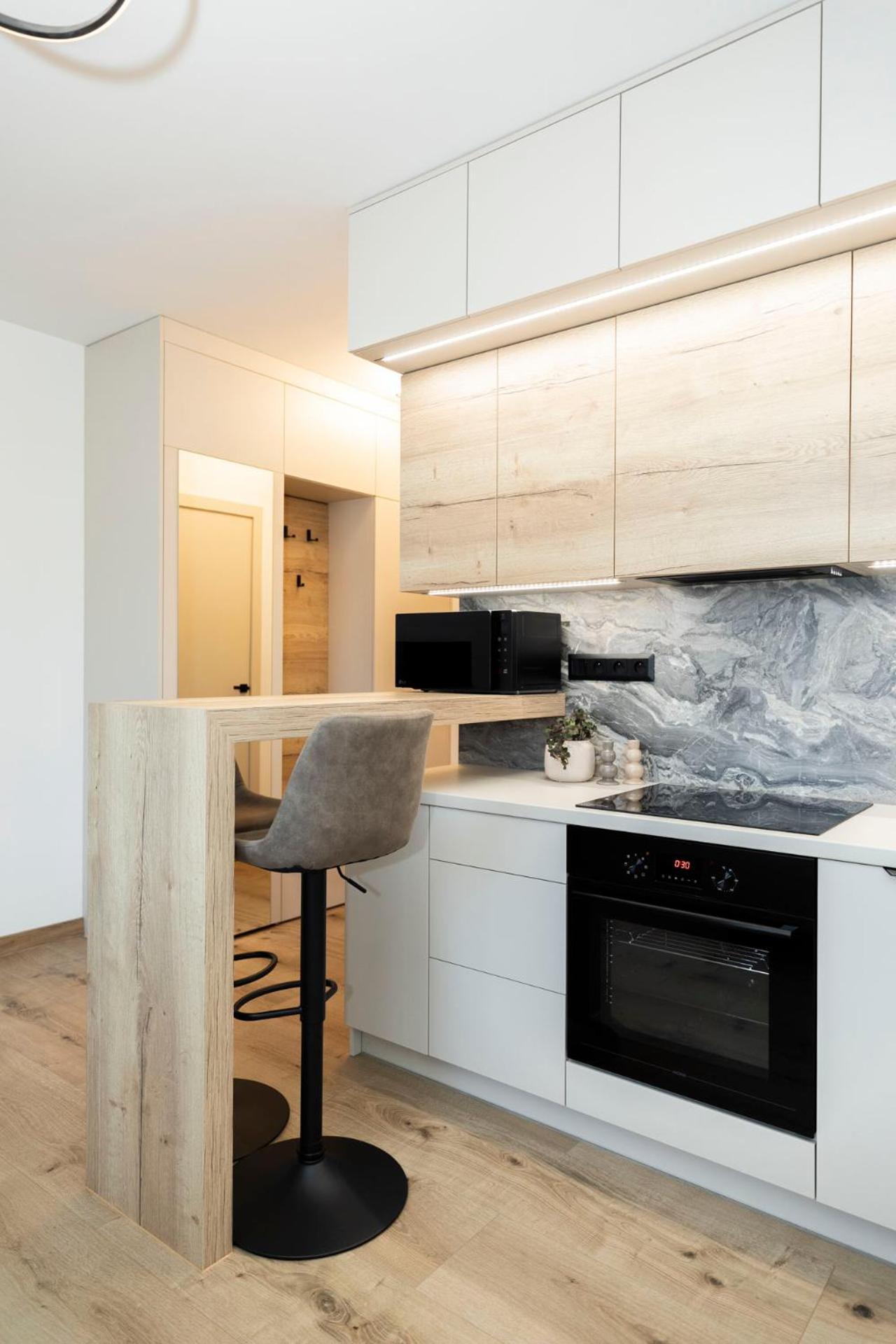 ALURE RESIDENCES 9 & 24h self check-in, private parking in front of the apartment building included, new building, terrace, the apartment building has its  view 5