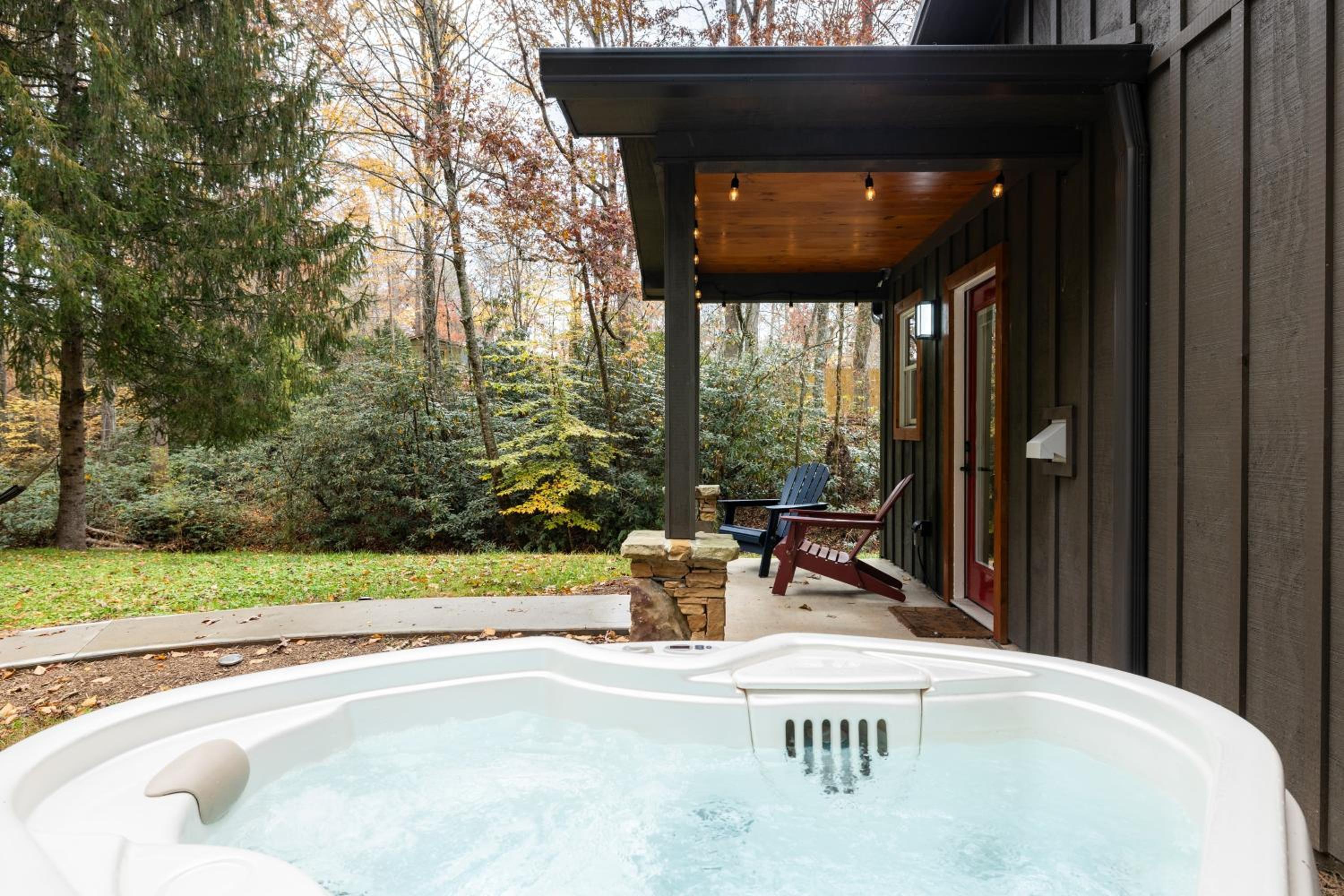 Bear’s Place by AvantStay Cozy Mountain Cabin in Brevard Firepit