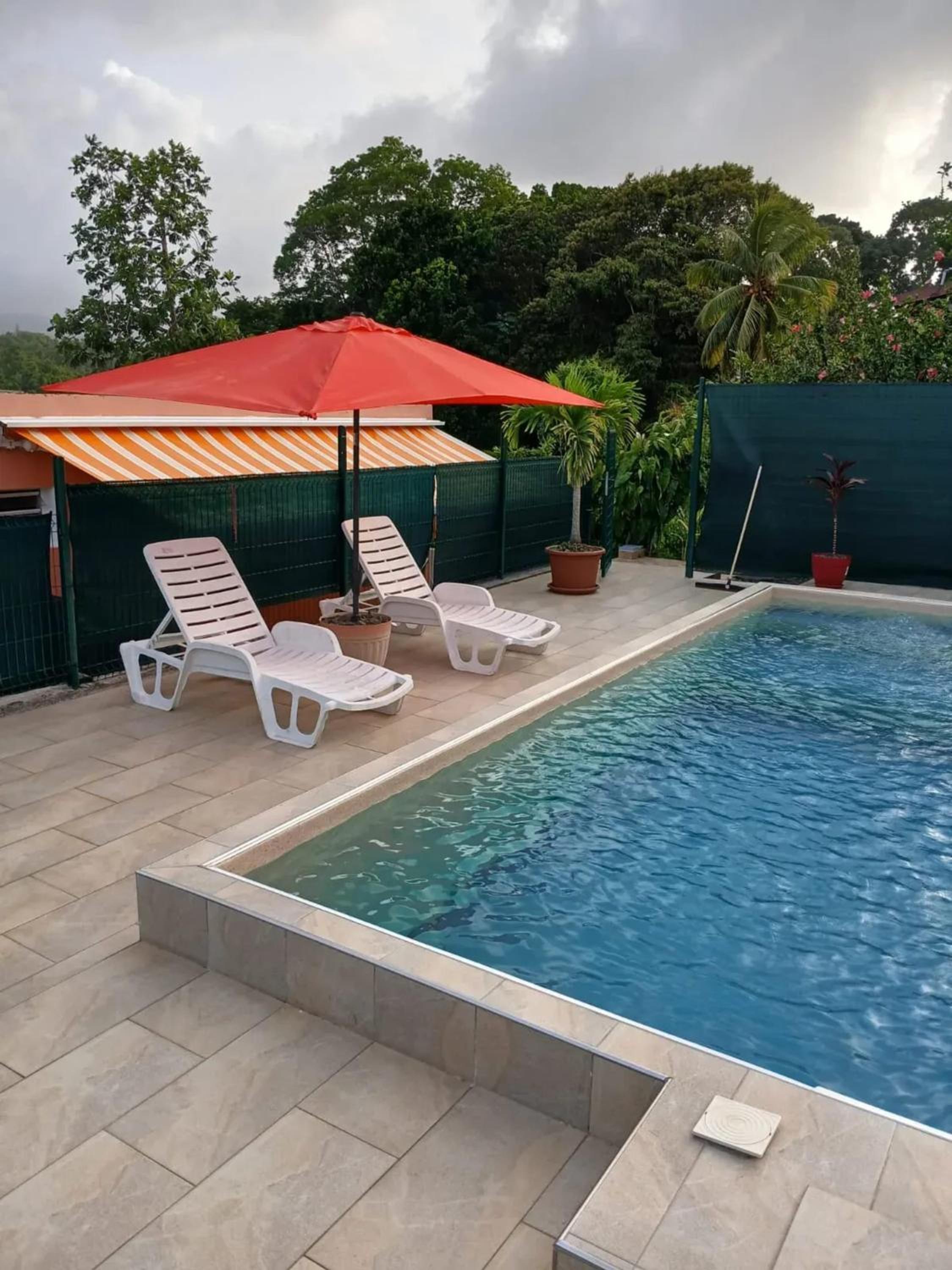 Maison de charme à Petit Bourg avec piscine partagée