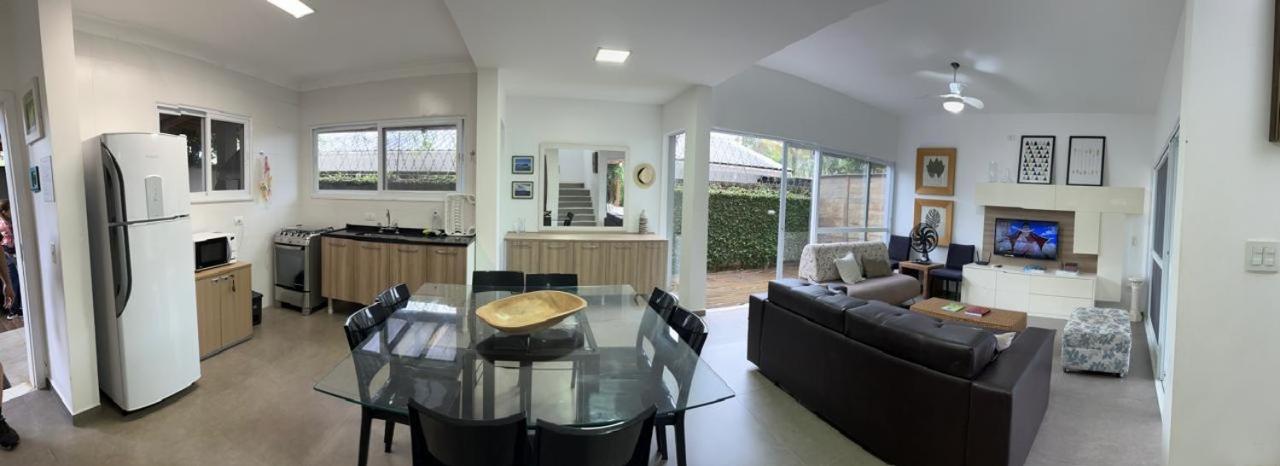 Casa em condomínio fechado, ambiente familiar