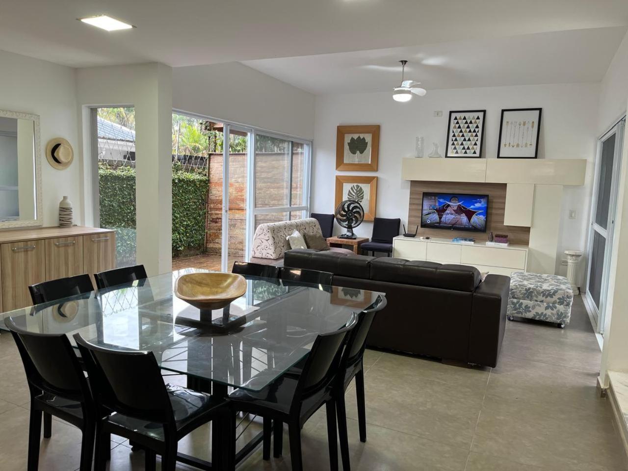 Casa em condomínio fechado, ambiente familiar