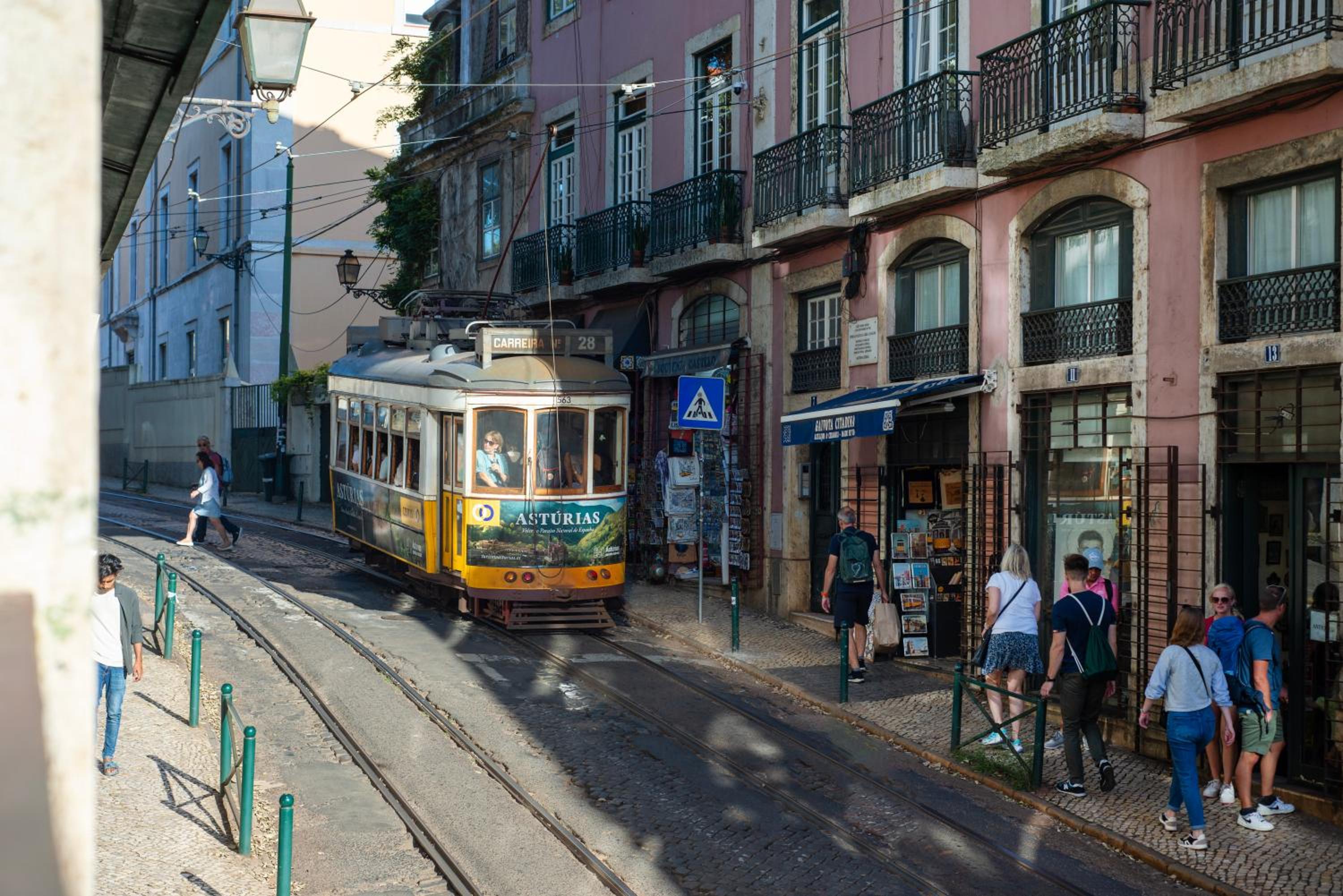 Alfama - Sé Cathedral | Lisbon Cheese & Wine Apartments