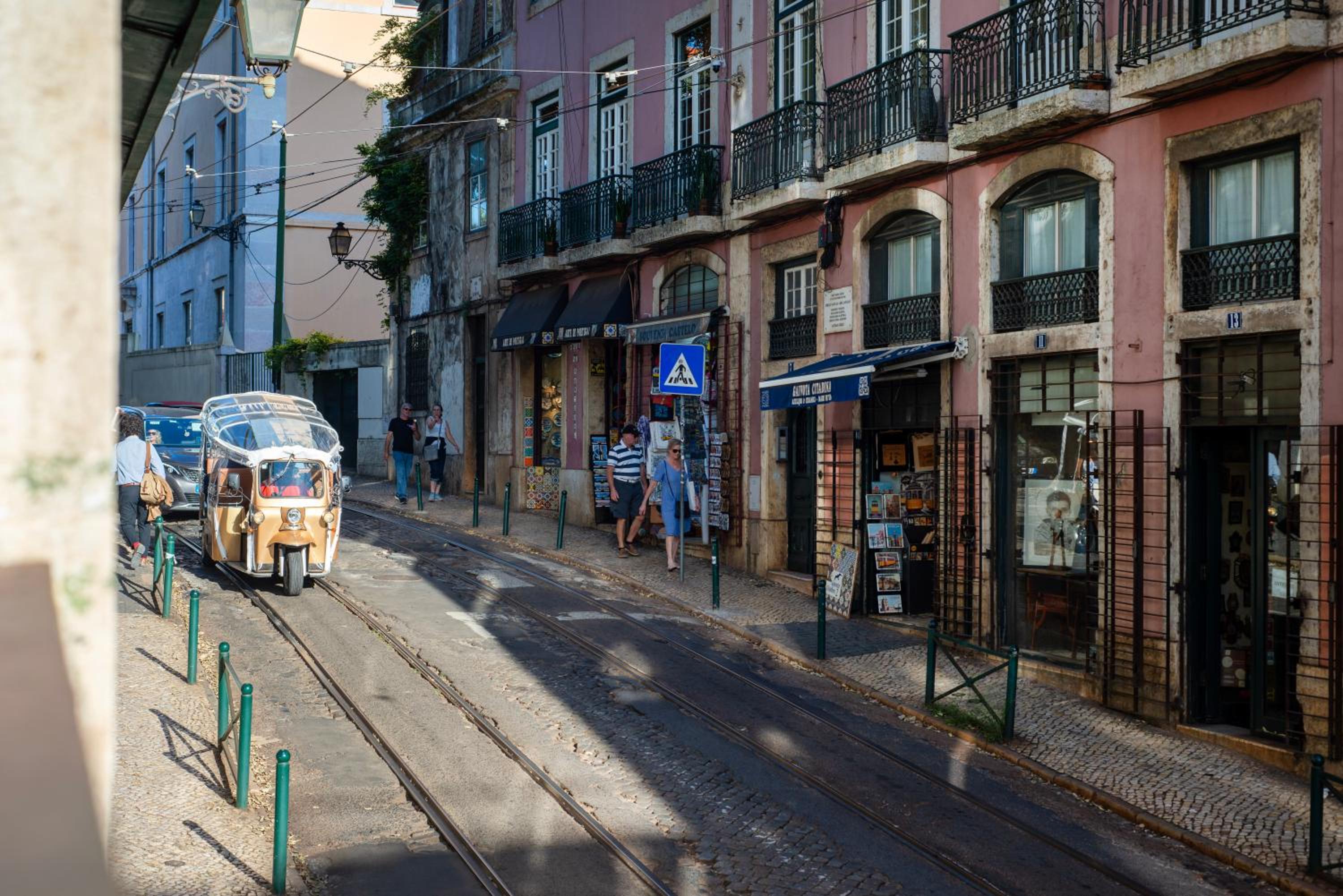 Alfama - Sé Cathedral | Lisbon Cheese & Wine Apartments
