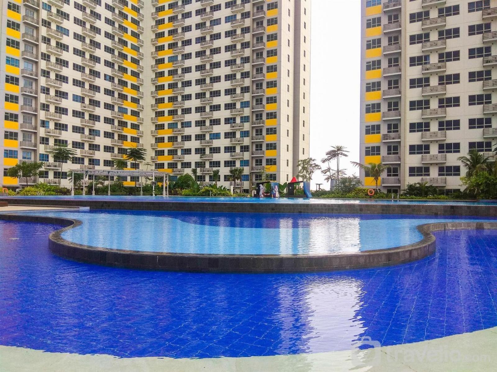 Relaxing Studio at Springlake Sumarecon Bekasi Apartment By Travelio