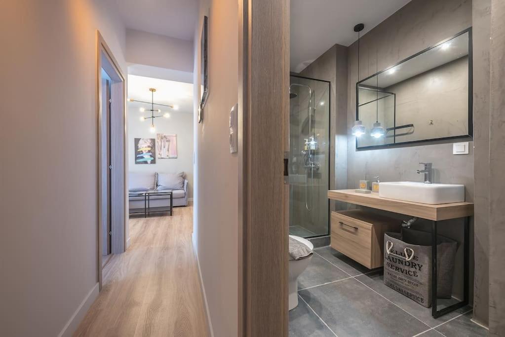 Modern & Spacious Αpartment