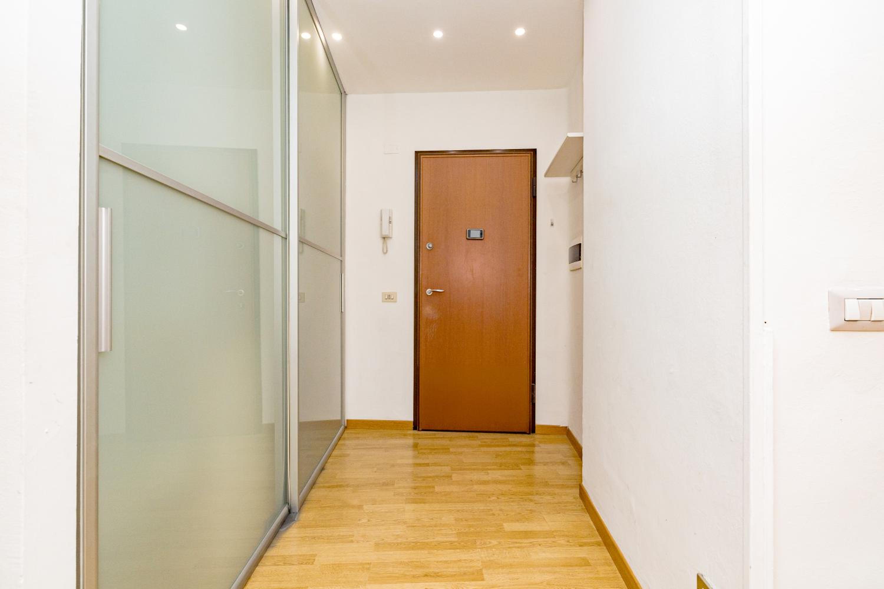 Minimal apartment near Bocconi University