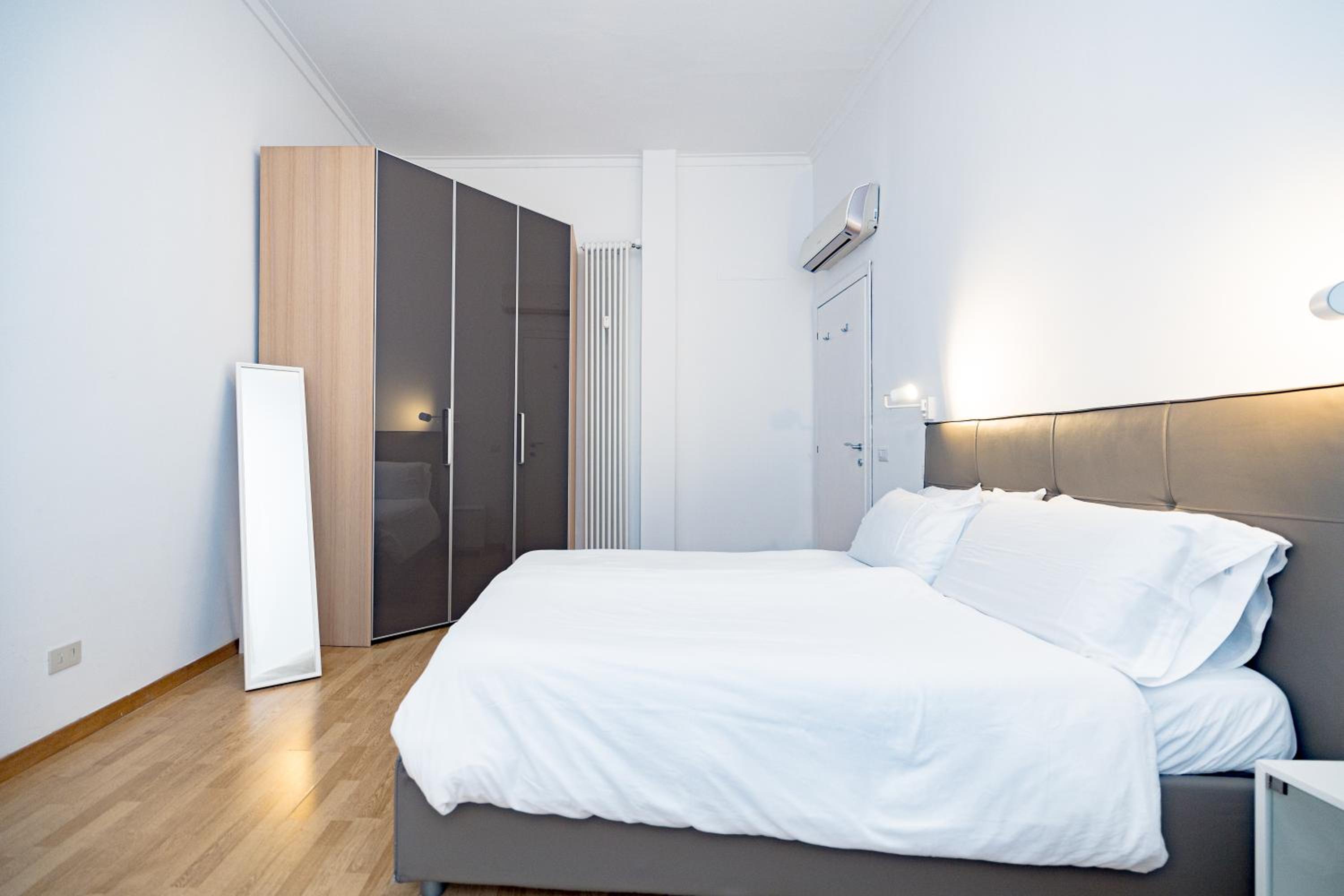 Minimal apartment near Bocconi University