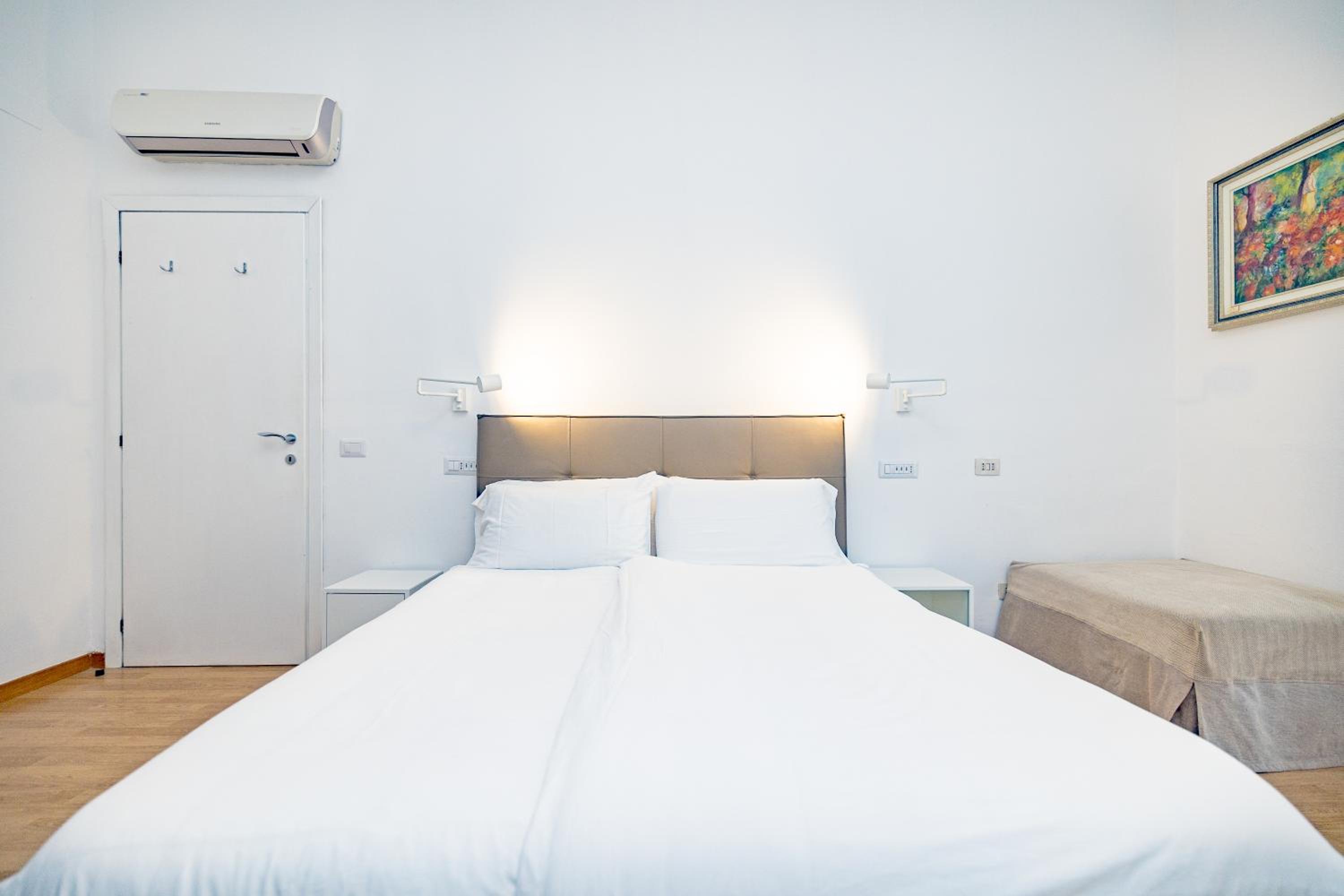 Minimal apartment near Bocconi University