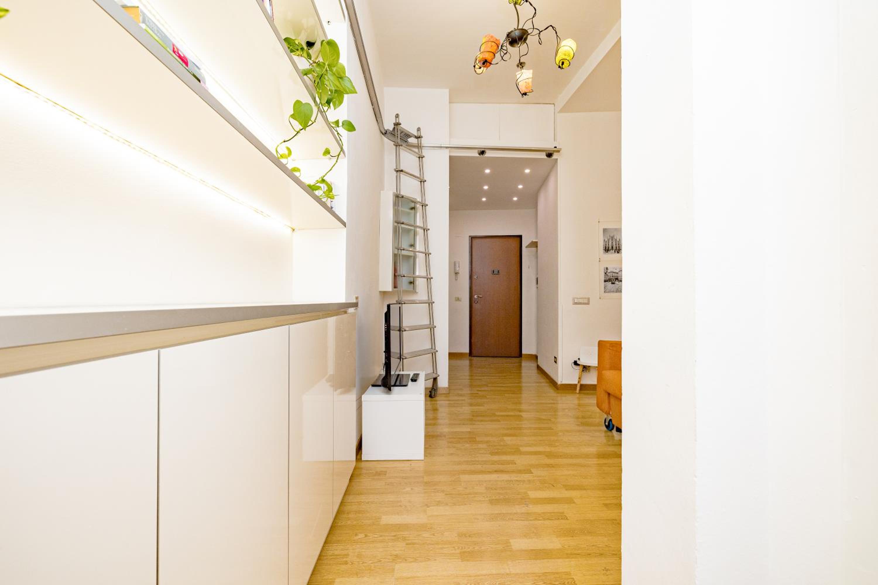 Minimal apartment near Bocconi University