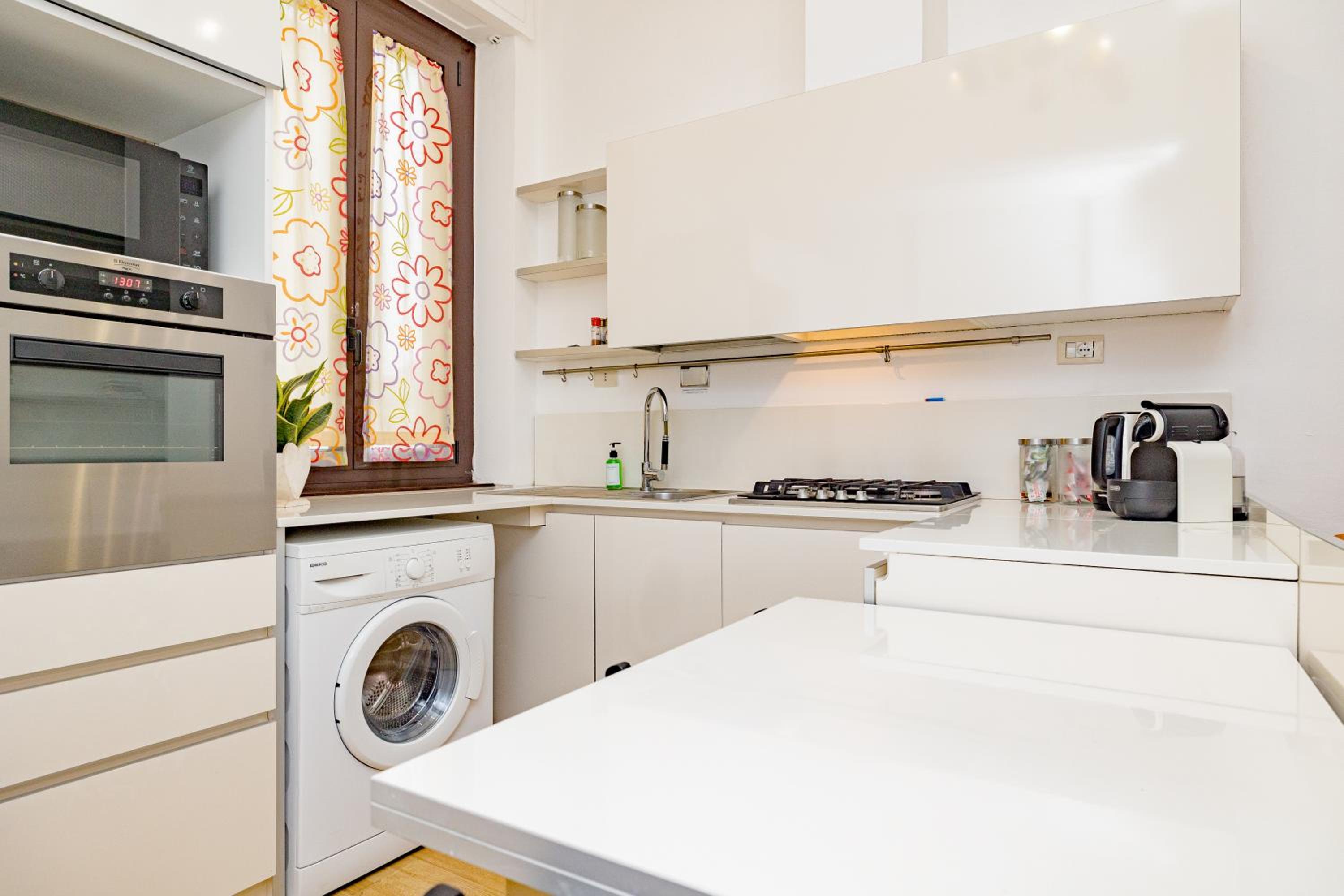 Minimal apartment near Bocconi University
