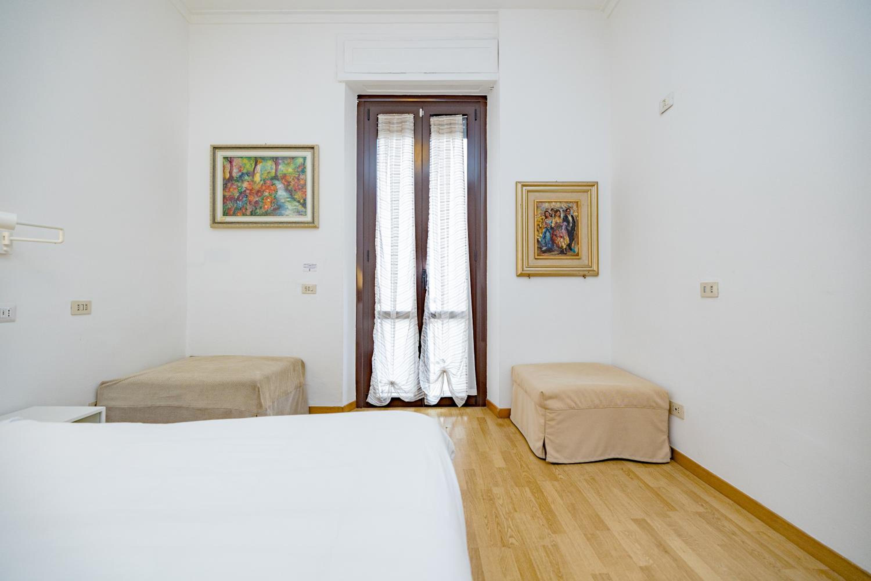 Minimal apartment near Bocconi University