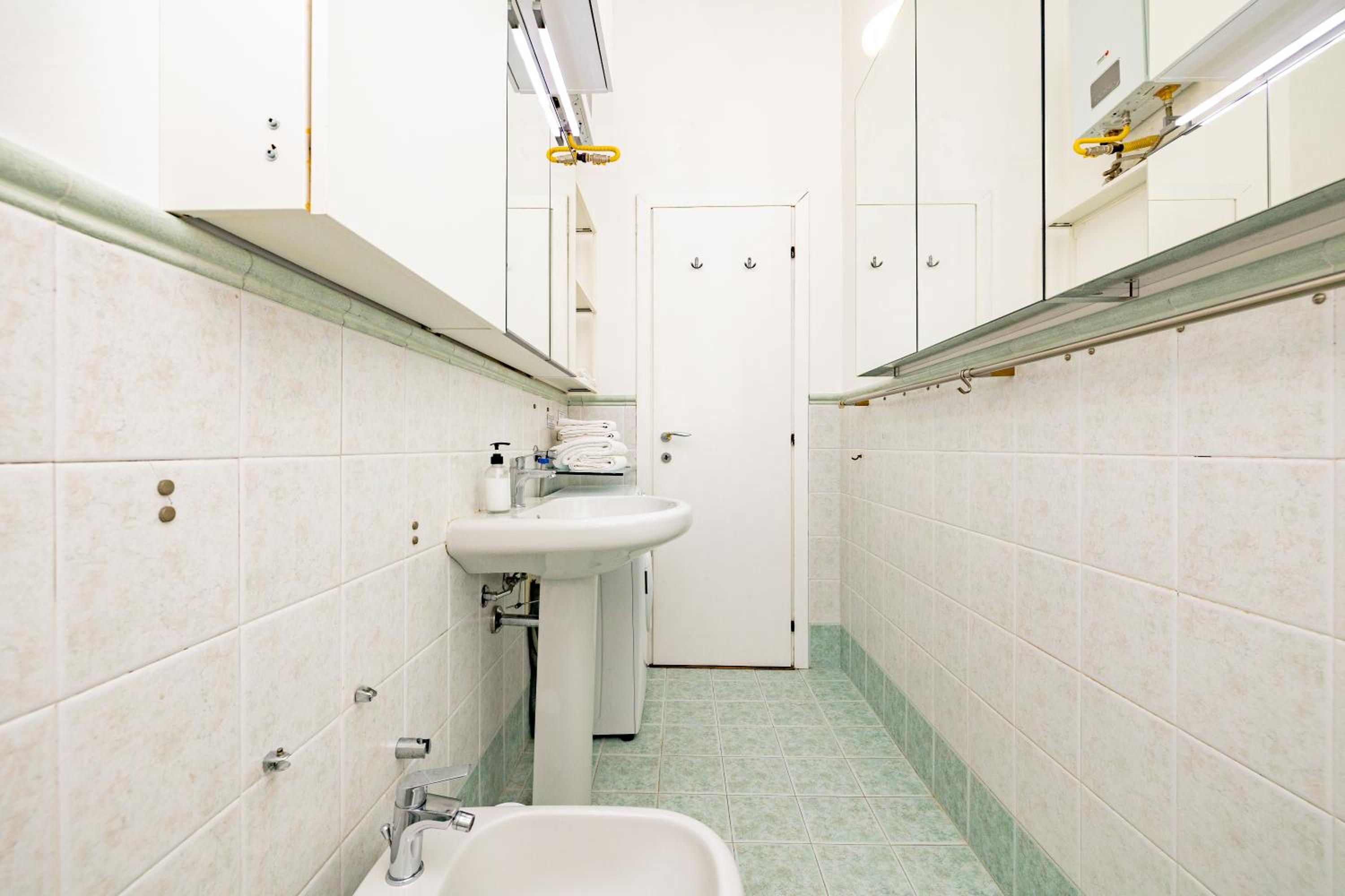 Minimal apartment near Bocconi University
