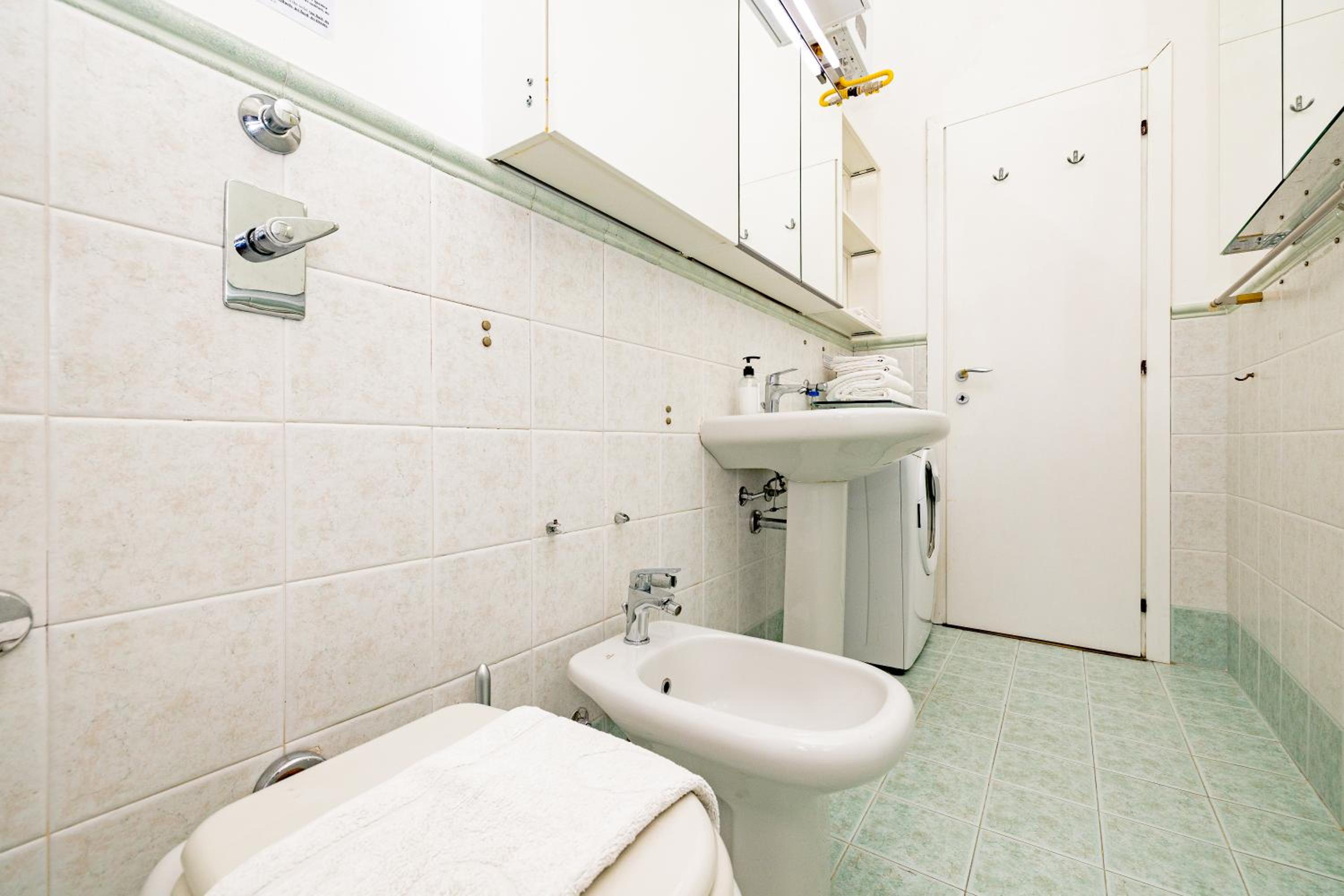 Minimal apartment near Bocconi University