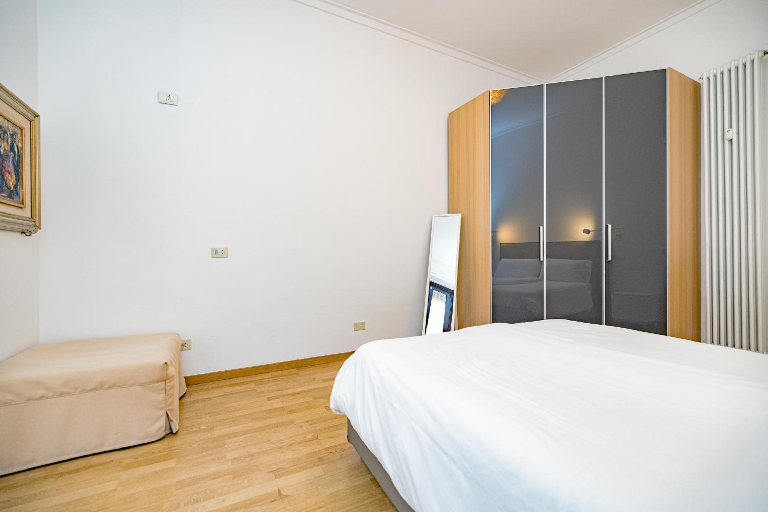 Minimal apartment near Bocconi University
